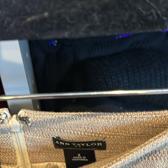 Ann Taylor tan back zipper closure lined back slit skirt size 2 - Picture 2 of 3